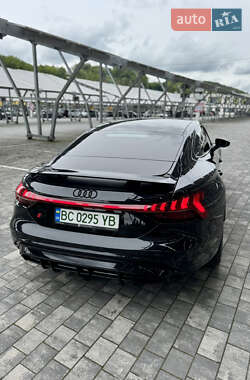 Купе Audi RS e-tron GT 2021 в 