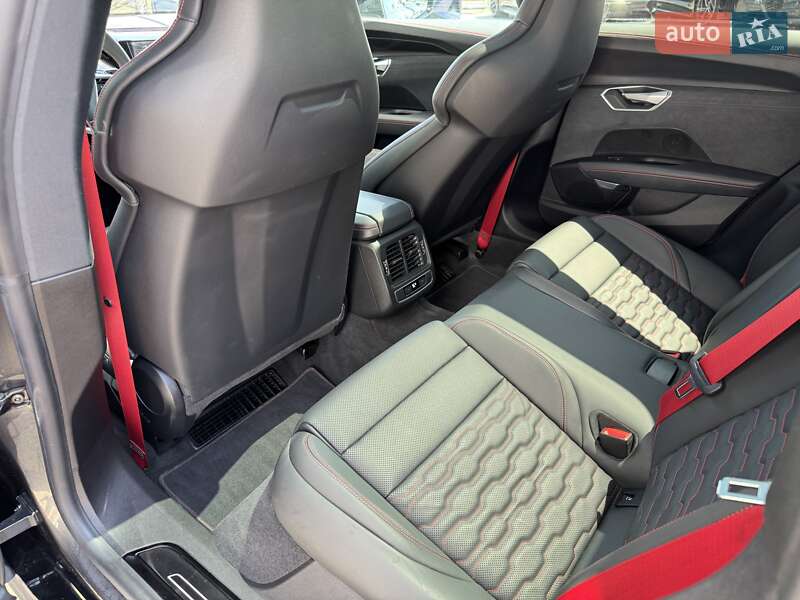 Купе Audi RS e-tron GT 2022 в Черновцах