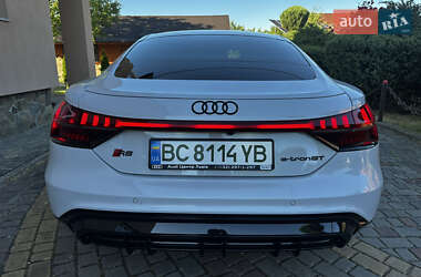 Купе Audi RS e-tron GT 2021 в 