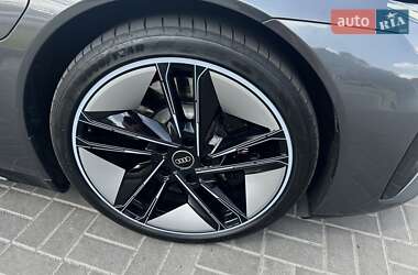 Купе Audi RS e-tron GT 2023 в 