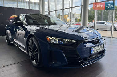 Купе Audi RS e-tron GT 2023 в 