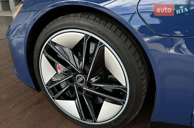 Купе Audi RS e-tron GT 2023 в 