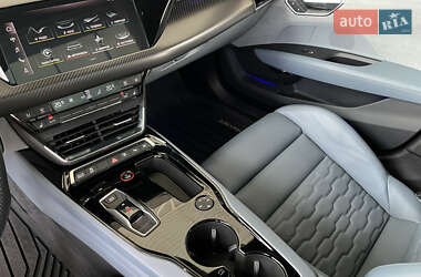 Купе Audi RS e-tron GT 2023 в 