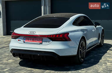 Купе Audi RS e-tron GT 2022 в 
