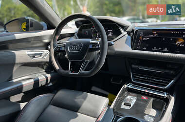 Купе Audi RS e-tron GT 2021 в 