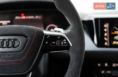 Купе Audi RS e-tron GT 2021 в 