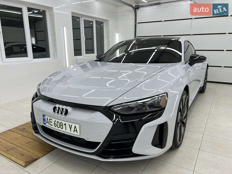 Купе Audi RS e-tron GT 2022 в 