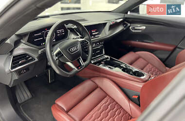 Купе Audi RS e-tron GT 2022 в 