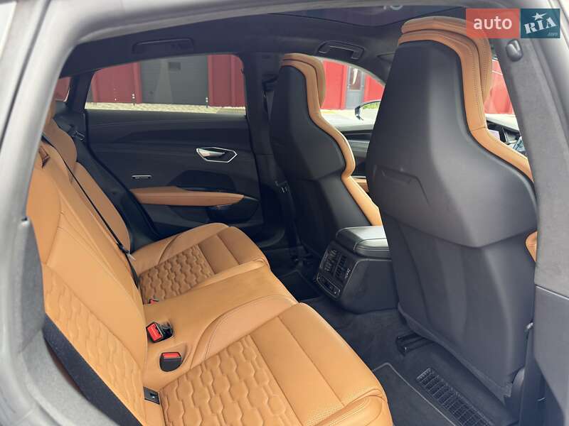 Купе Audi RS e-tron GT 2021 в Буковеле
