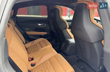 Купе Audi RS e-tron GT 2021 в 