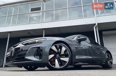 Купе Audi RS e-tron GT 2022 в 