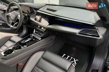 Купе Audi RS e-tron GT 2022 в 