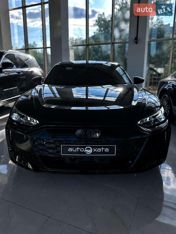 Купе Audi RS e-tron GT 2023 в 