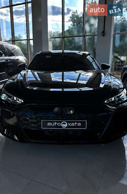 Купе Audi RS e-tron GT 2023 в 