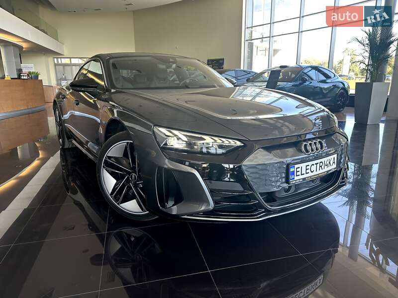 Купе Audi RS e-tron GT 2023 в 