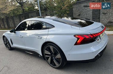 Купе Audi RS e-tron GT 2022 в 