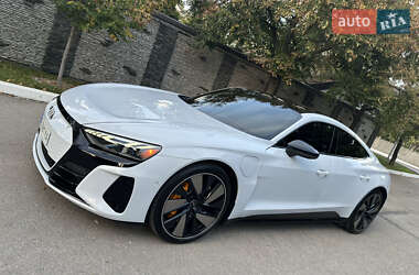 Купе Audi RS e-tron GT 2022 в 