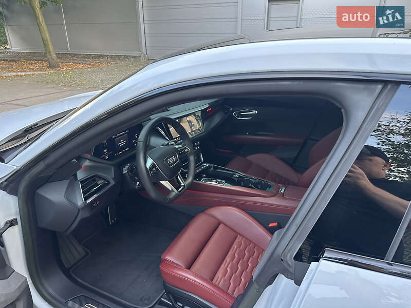 Купе Audi RS e-tron GT 2022 в Дніпрі