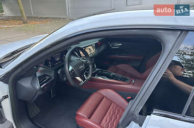 Купе Audi RS e-tron GT 2022 в 