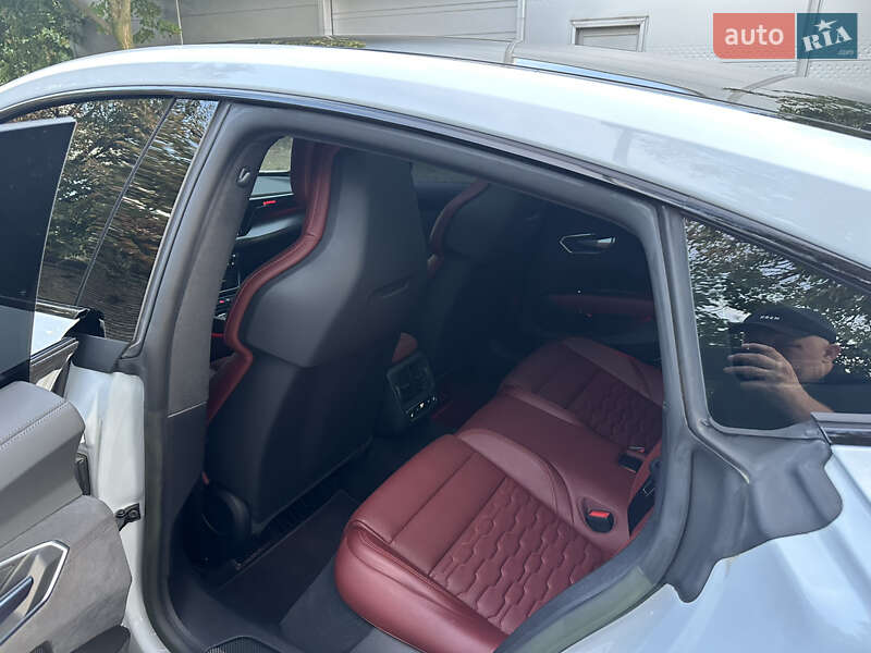 Купе Audi RS e-tron GT 2022 в Дніпрі