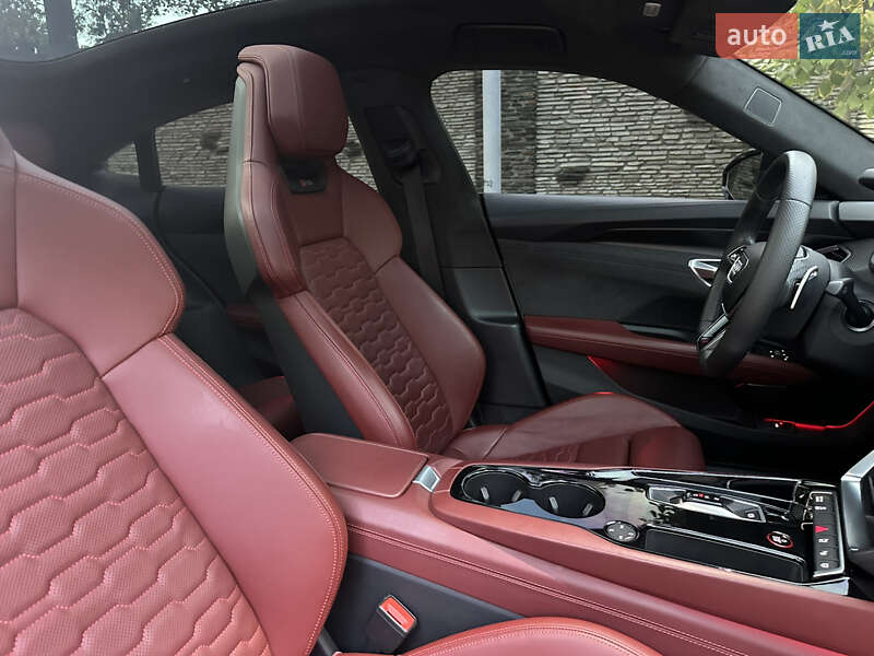 Купе Audi RS e-tron GT 2022 в Дніпрі