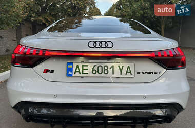 Купе Audi RS e-tron GT 2022 в 