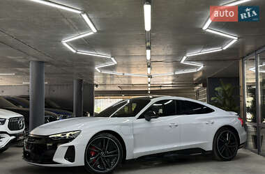 Купе Audi RS e-tron GT 2022 в 