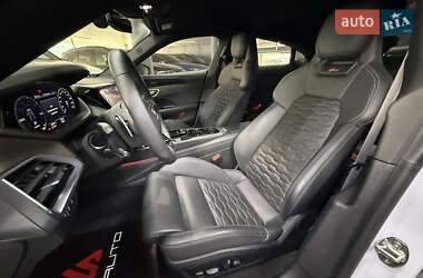 Купе Audi RS e-tron GT 2022 в 