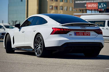 Купе Audi RS e-tron GT 2024 в 