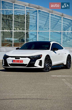 Купе Audi RS e-tron GT 2024 в 