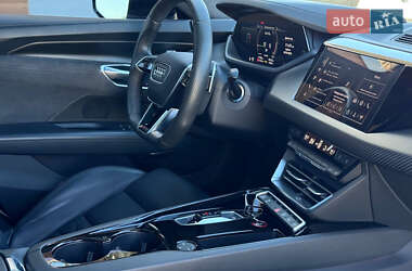 Купе Audi RS e-tron GT 2024 в 