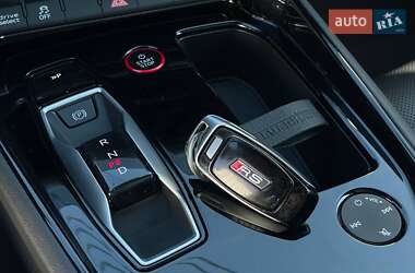 Купе Audi RS e-tron GT 2023 в 