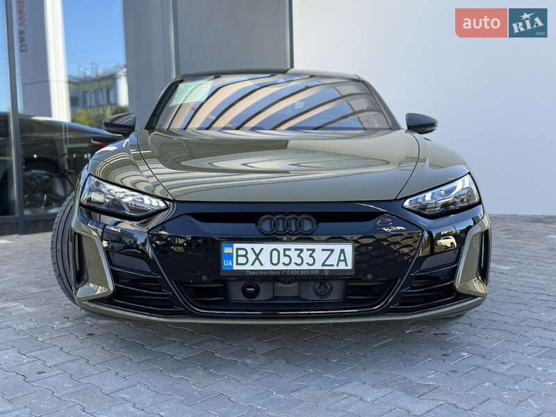 Купе Audi RS e-tron GT 2021 в 