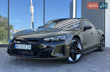 Купе Audi RS e-tron GT 2021 в 