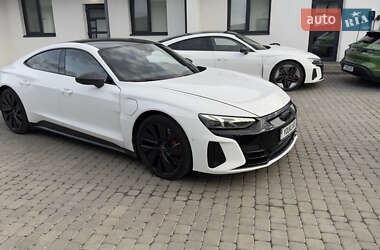 Купе Audi RS e-tron GT 2021 в 