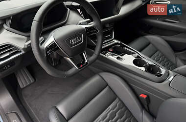 Купе Audi RS e-tron GT 2024 в 