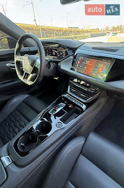 Купе Audi RS e-tron GT 2024 в 