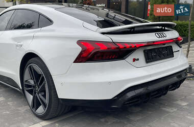 Купе Audi RS e-tron GT 2021 в 
