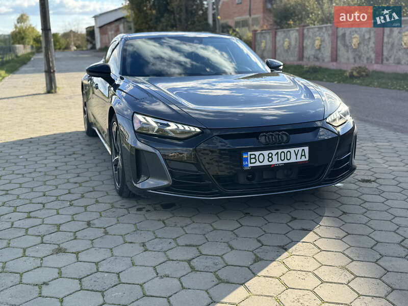 Купе Audi RS e-tron GT 2024 в 