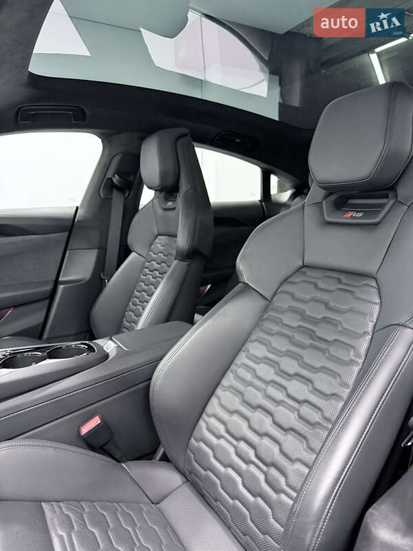 Купе Audi RS e-tron GT 2023 в Одесі
