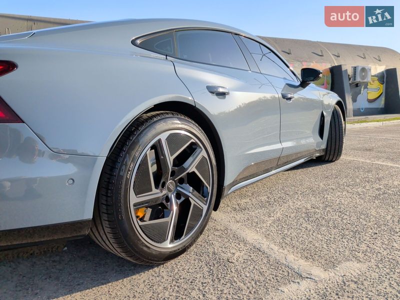 Купе Audi RS e-tron GT 2024 в Киеве