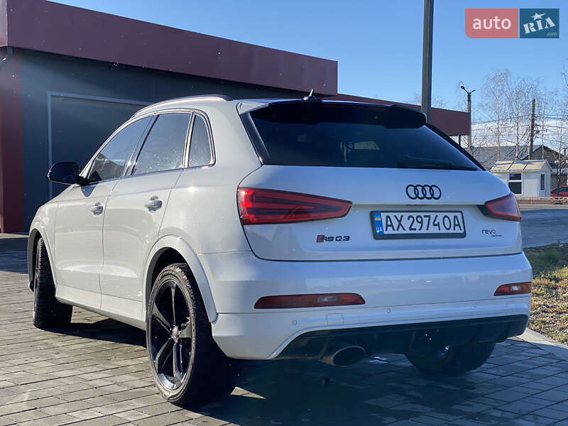 Позашляховик / Кросовер Audi RS Q3 2014 в 