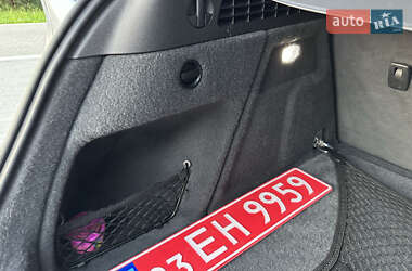 Позашляховик / Кросовер Audi RS Q3 2016 в  фото 126 Позашляховик / Кросовер Audi RS Q3 2016 в