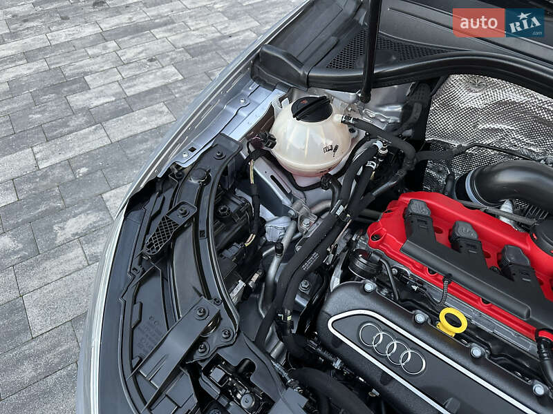 Внедорожник / Кроссовер Audi RS Q3 2016 в Луцке