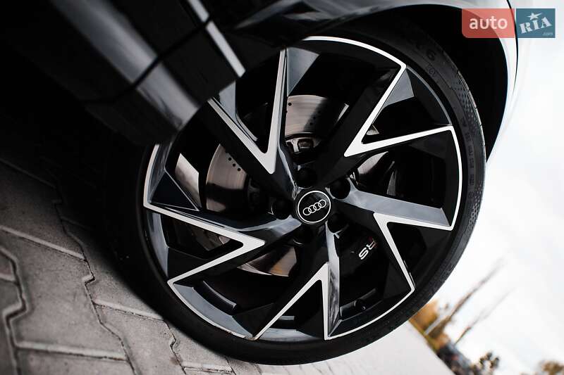 Позашляховик / Кросовер Audi RS Q3 2024 в Києві