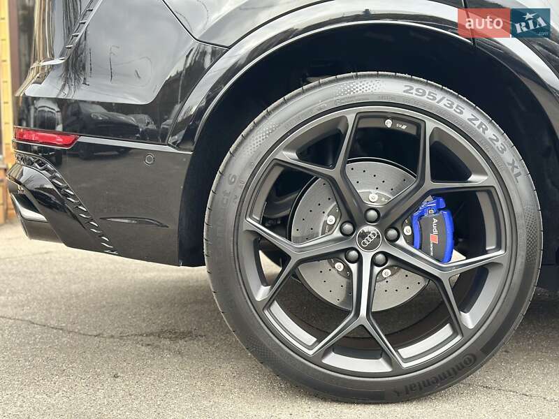 Внедорожник / Кроссовер Audi RS Q8 2025 в Киеве