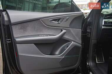 Внедорожник / Кроссовер Audi RS Q8 2023 в 