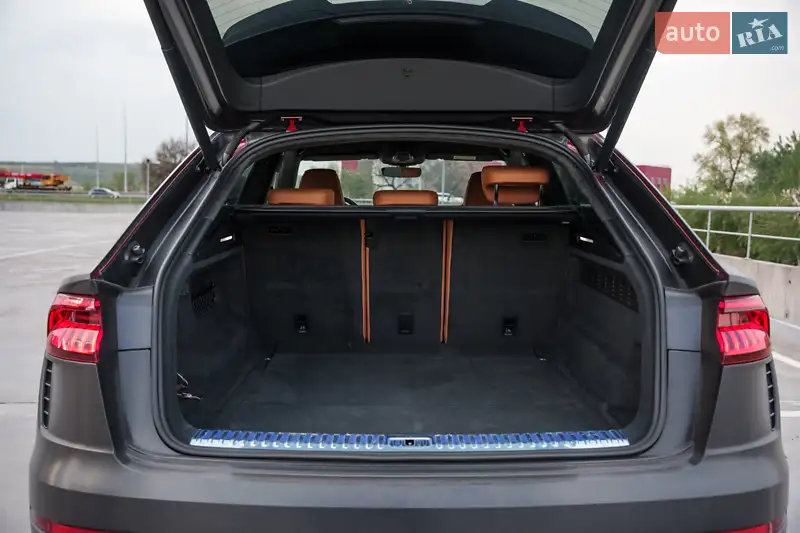 Внедорожник / Кроссовер Audi RS Q8 2020 в 