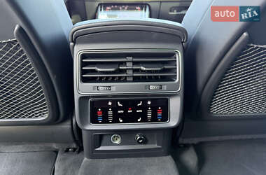 Внедорожник / Кроссовер Audi RS Q8 2020 в 