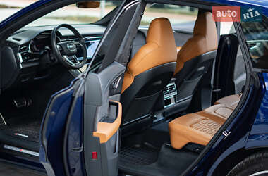 Внедорожник / Кроссовер Audi RS Q8 2020 в 